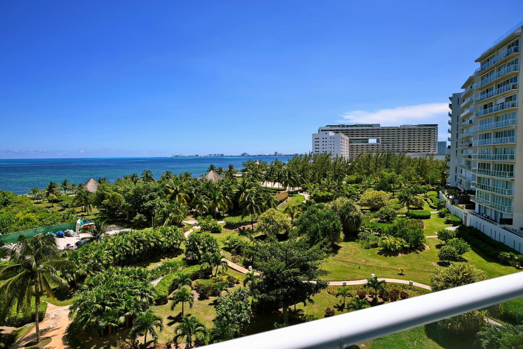 Beachfront Apartment Blue Vista Канкун Екстер'єр фото