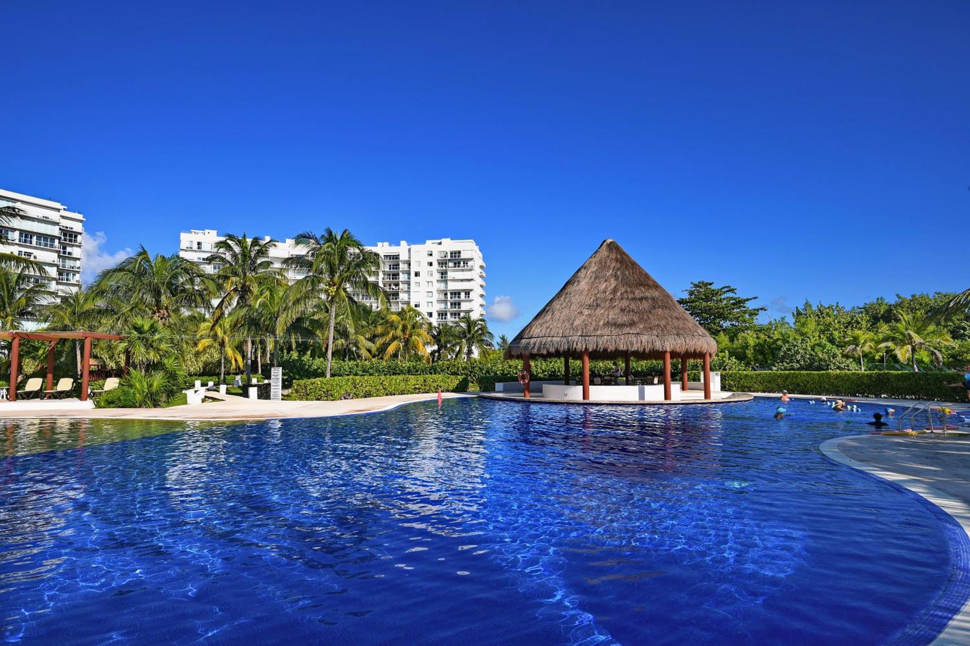 Beachfront Apartment Blue Vista Канкун Екстер'єр фото